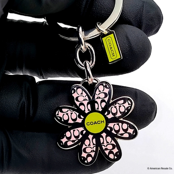 Vintage COACH Signature Pink Enamel Daisy Flower Keychain FOB Purse Charm-Rare - Picture 6 of 7